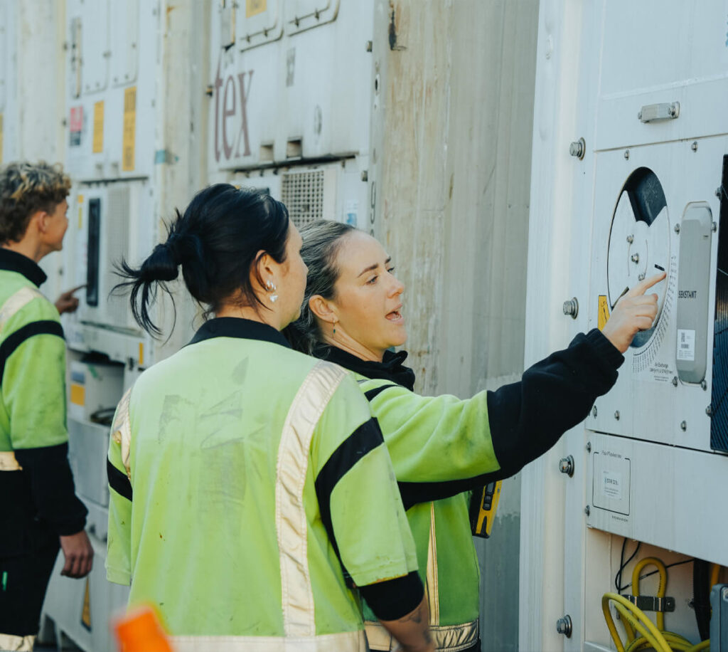 ContainerCo-Reefer-Workers